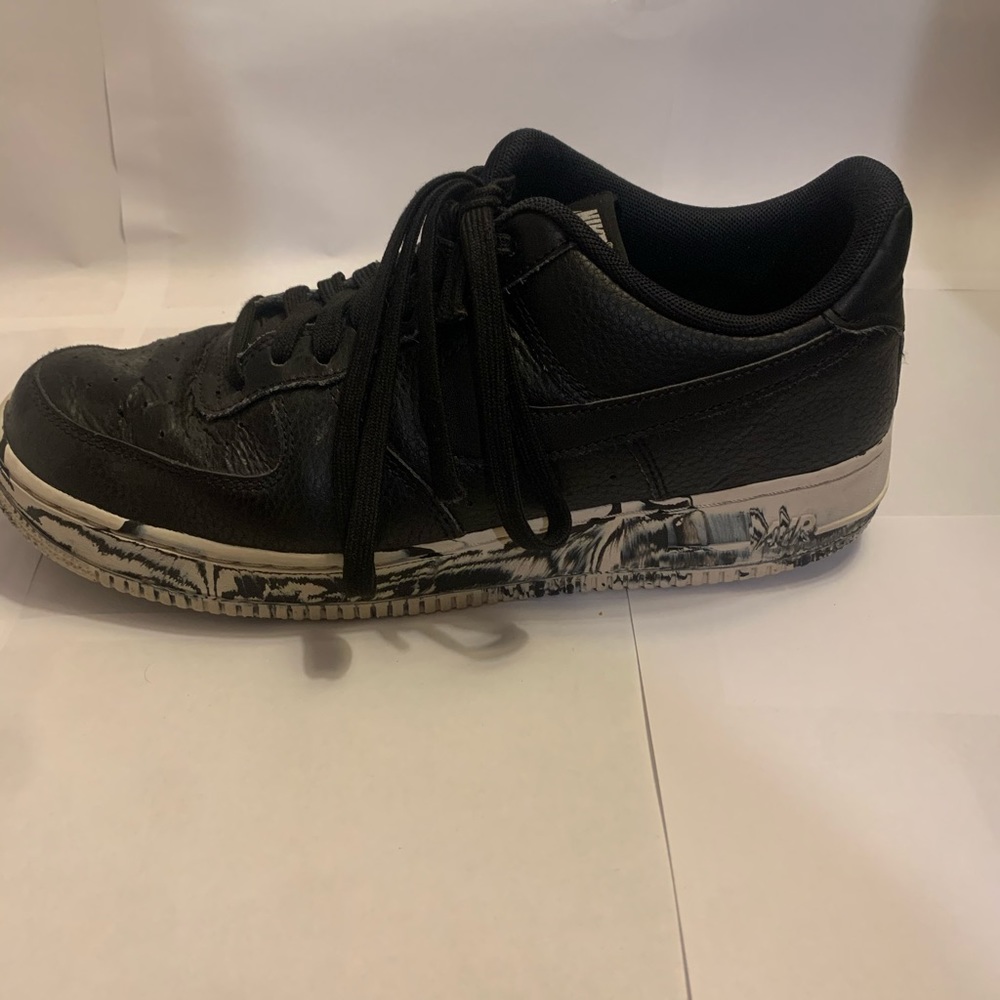 Used Nike Air Force 1